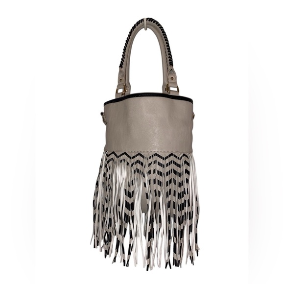 Steve Madden Shoulder/Crossbody/Handbag in Off White/Beige with Black Trim - Picture 2 of 9